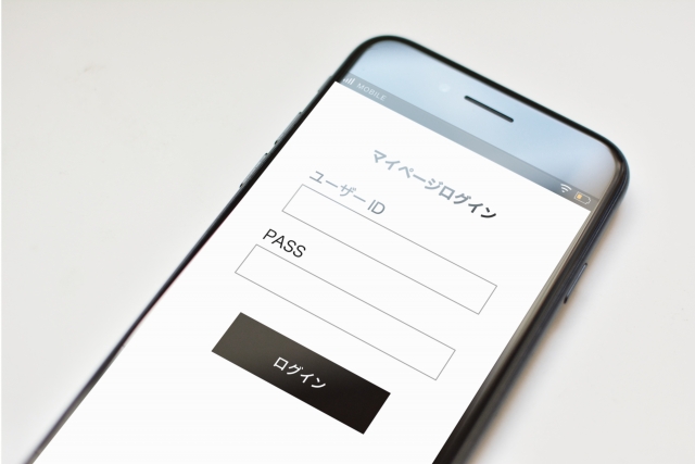 スマホの画面にマイページのログインページが表示されている